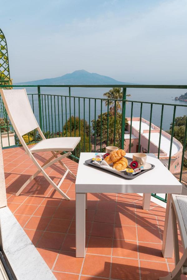 Amazing Sea&Vesuvio View Suite Vico Equense Esterno foto